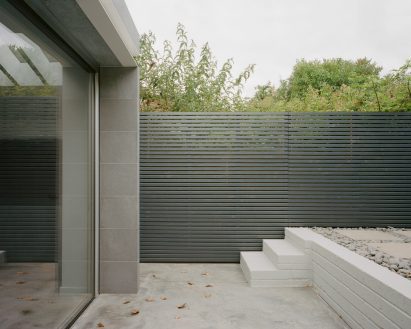 Stone house extension by EBBA