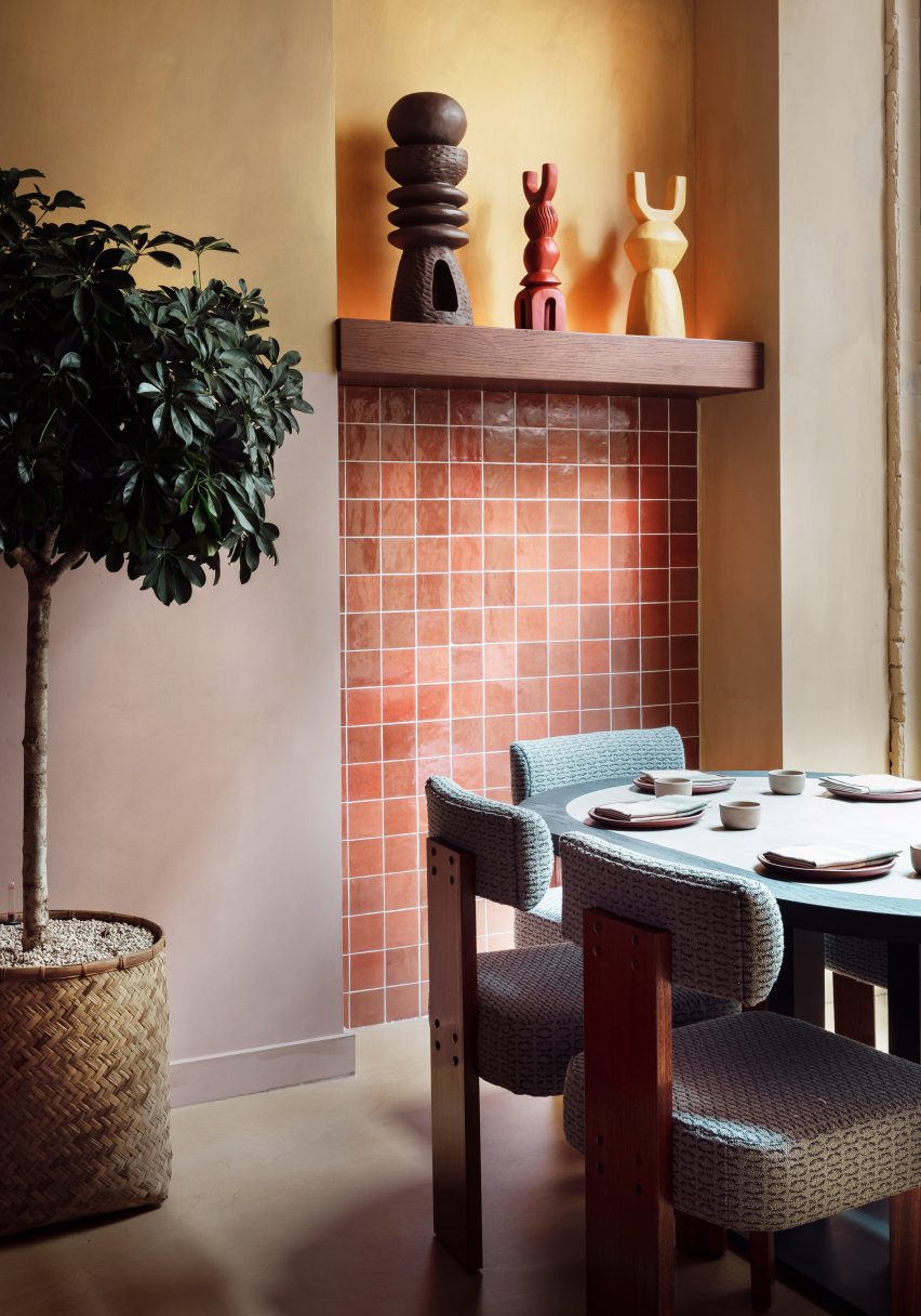 Restaurant table setting