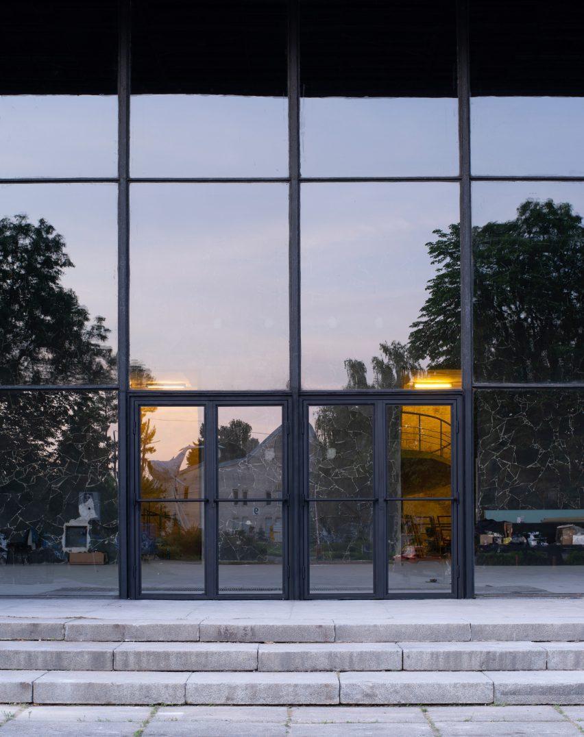 Pavilion 13 by Forma