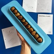 Meatball plate in blue