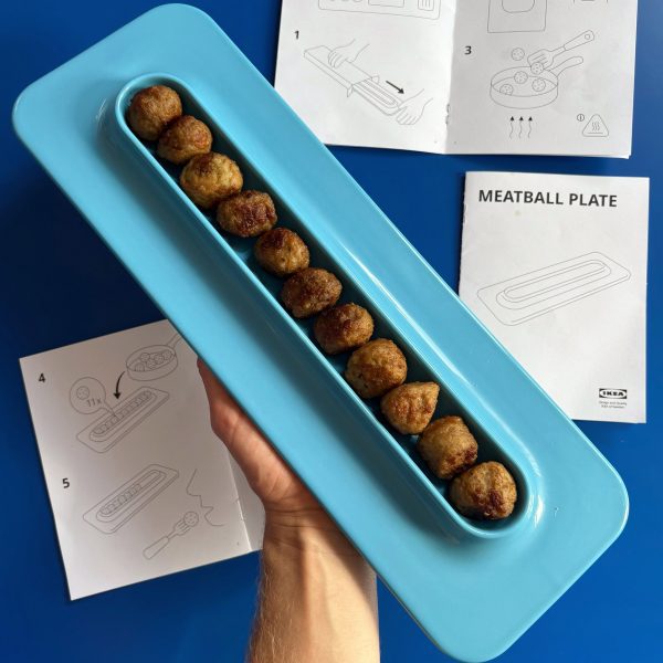 Meatball plate in blue