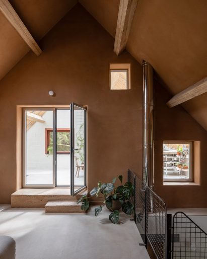 View towards winter garden at Omloop Farmhouse by Hé!
