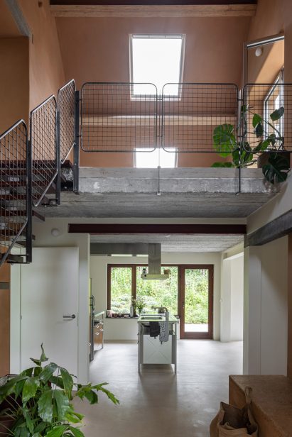 View towards living spaces within the Omloop Farmhouse by Hé!