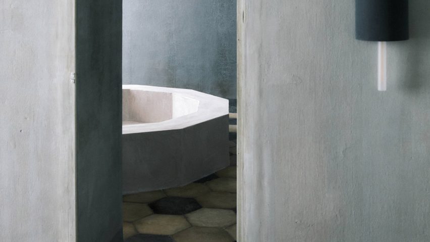 Bathtub in suite of Palazzo Daniele by Palomba Serafini Associati