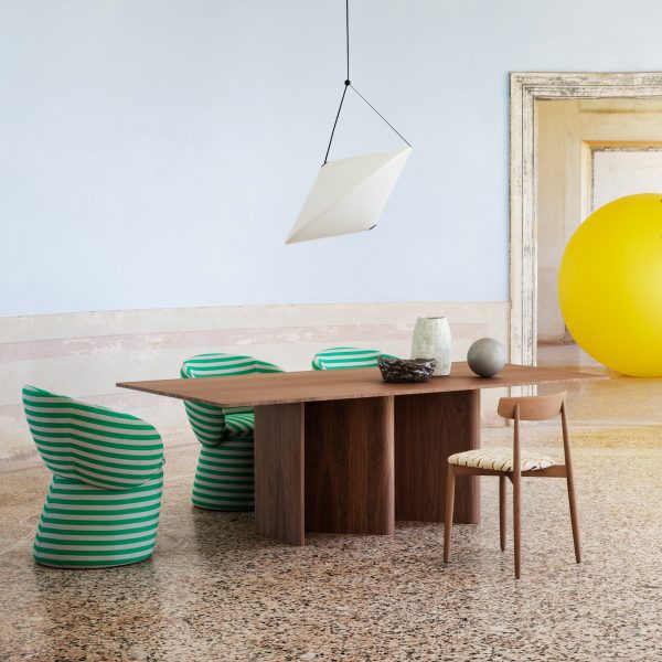 Nami table by E-ggs for Miniforms