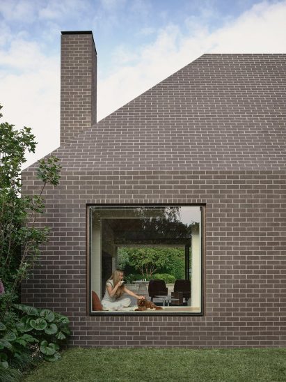 Black-brick extension in Melbourne