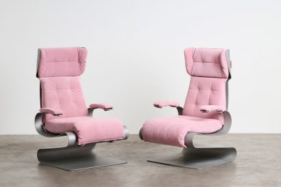 Photo of the Armchair by Walter & Moretti in pink upholstery