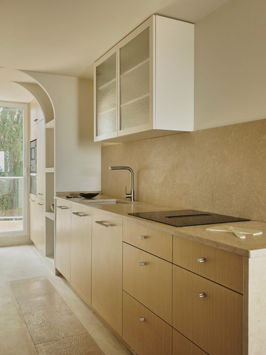 Kitchen with neutral design scheme