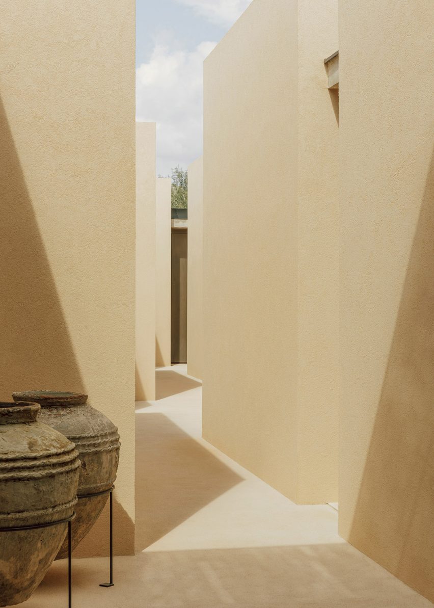Patio House in Sicily by Solum