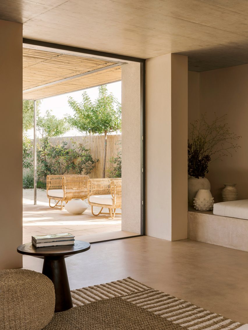 Patio House in Sicily by Solum