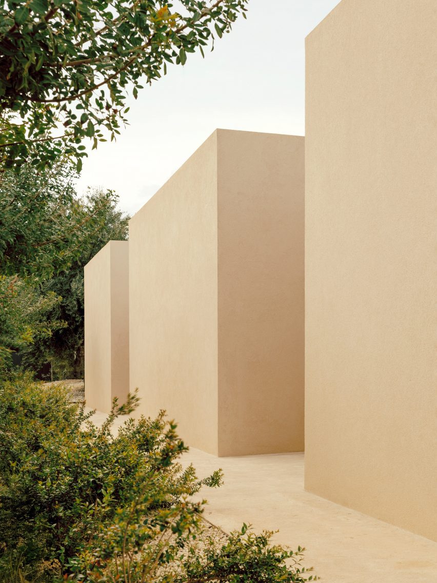 Patio House in Sicily by Solum