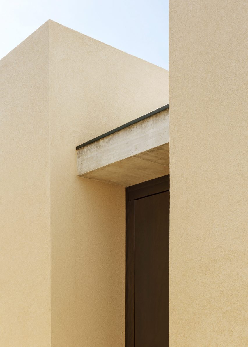 Patio House in Sicily by Solum