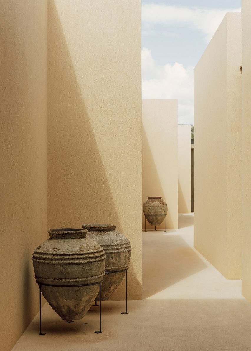 Patio House in Sicily by Solum