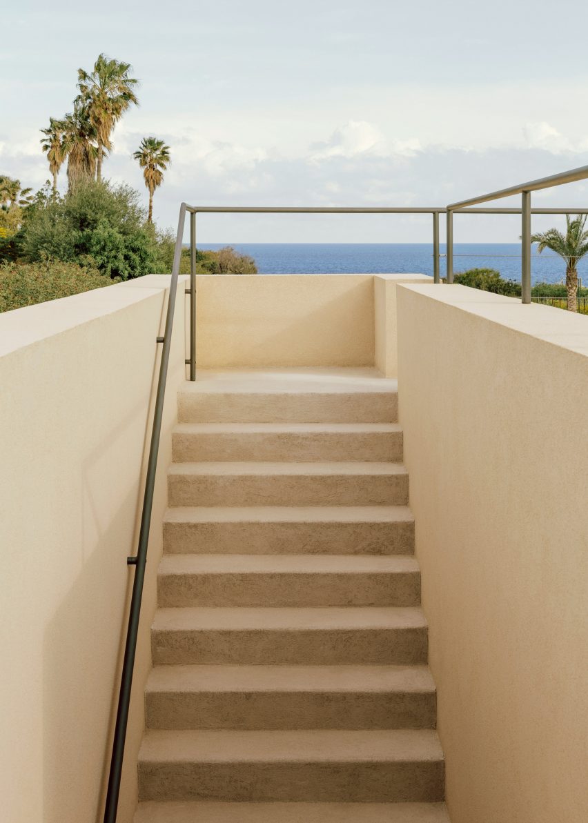 Patio House in Sicily by Solum