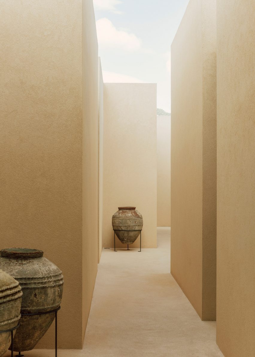 Patio House in Sicily by Solum