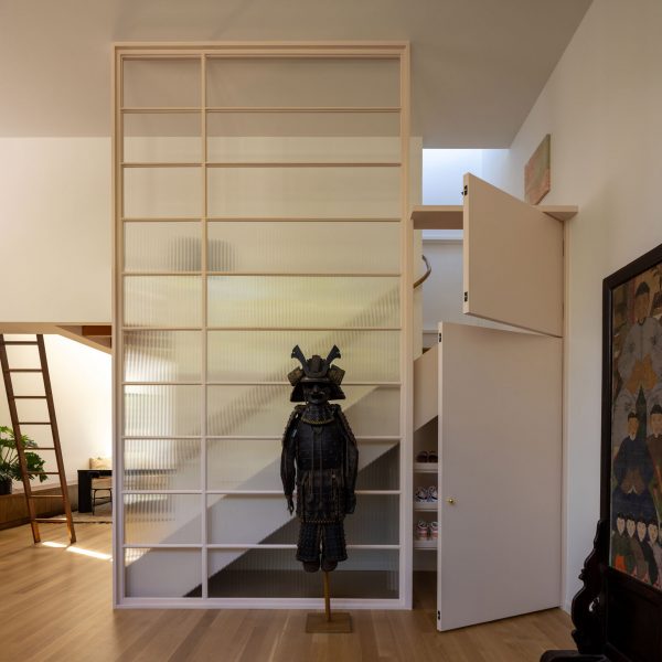 Interior screen with samurai armor