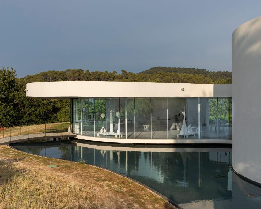 Pure exhibition by Ralph Pucci at Chateau La Coste