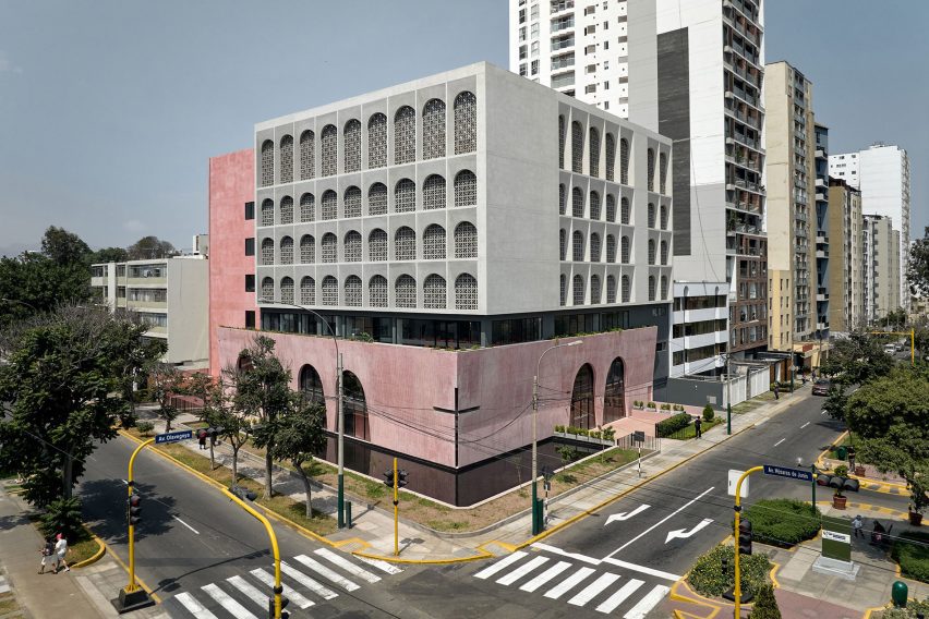 Courtyard with concrete screens