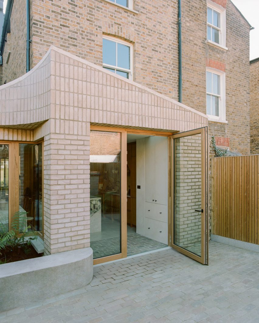 Sobremesa house extension and renovation in London by Studio McW