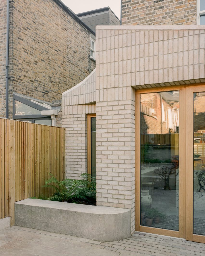 Sobremesa house extension and renovation in London by Studio McW