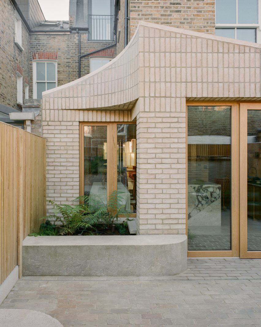 Sobremesa house extension and renovation in London by Studio McW