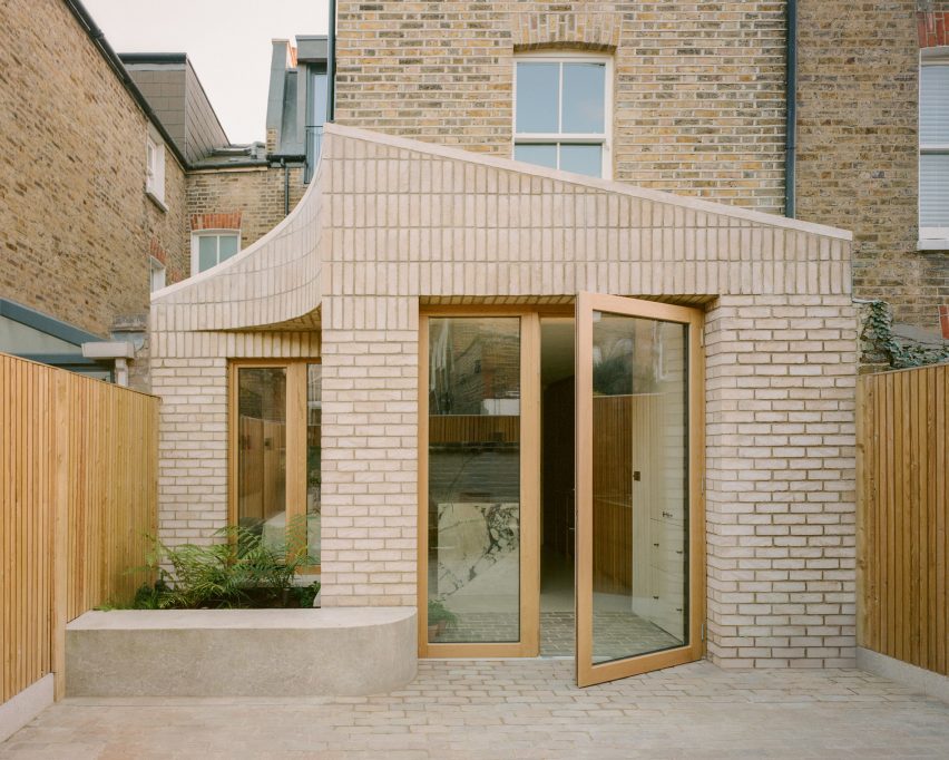 Sobremesa house extension and renovation in London by Studio McW