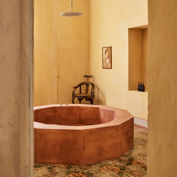 Bathtub in suite of Palazzo Daniele by Palomba Serafini Associati