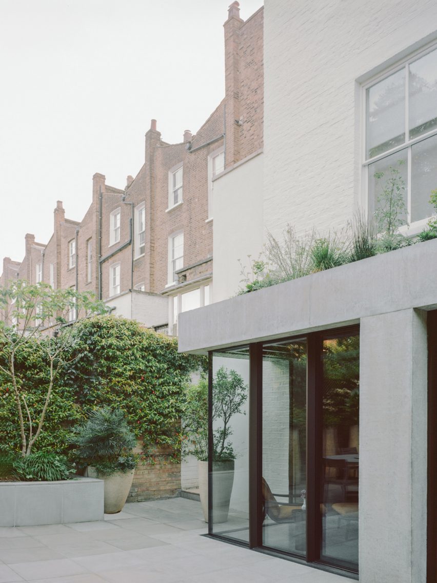 Concrete extension at T house in London by DF_DC