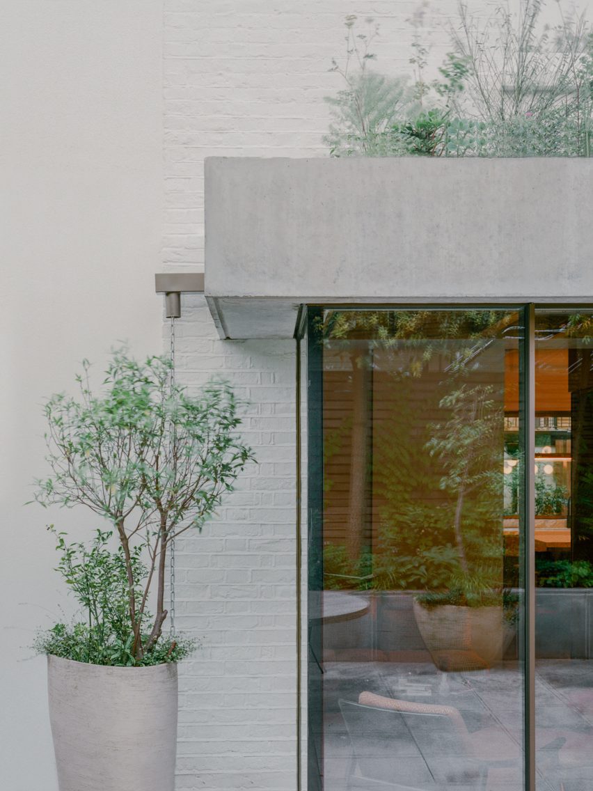 Concrete extension at T house in London by DF_DC