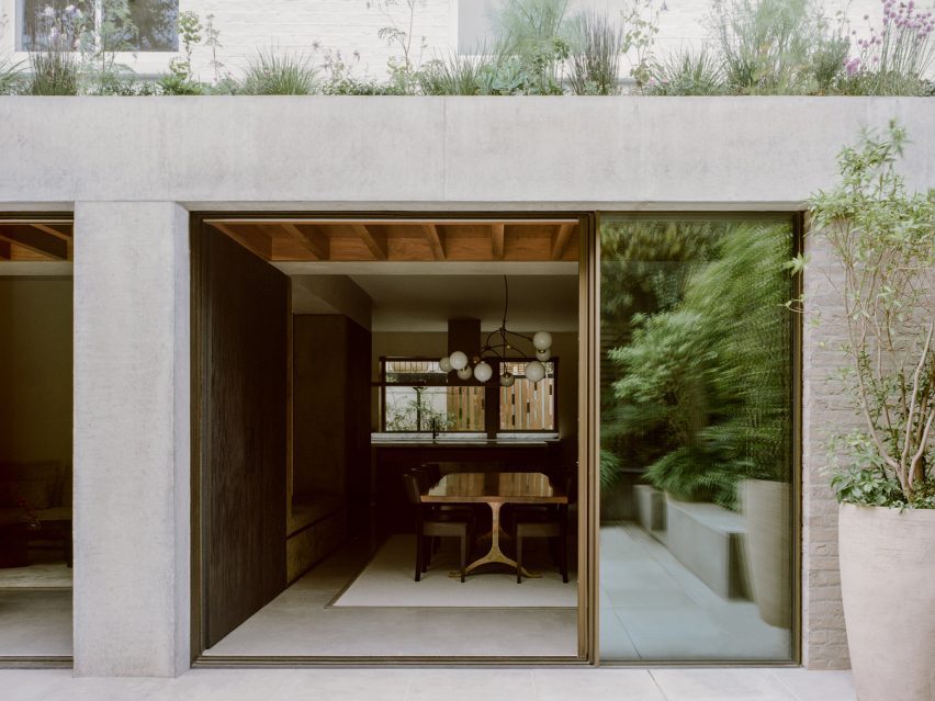 Concrete extension at T House by DF_DC
