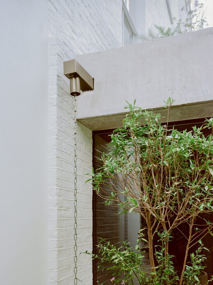 Concrete extension at T house in London by DF_DC