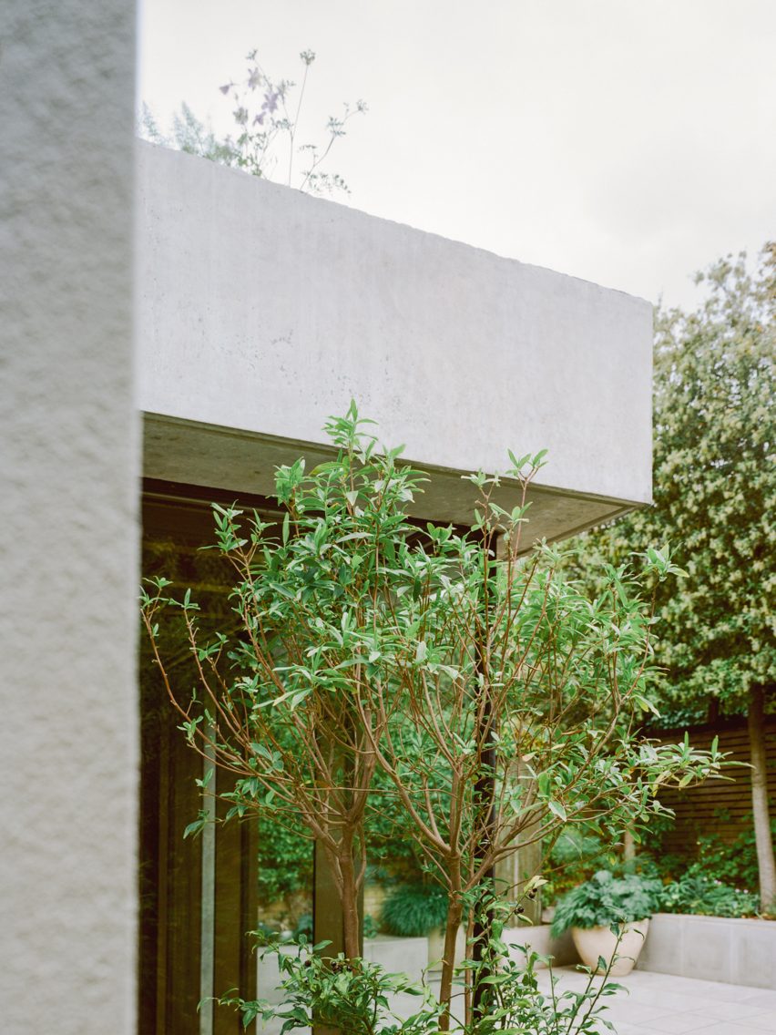 Concrete extension at T house in London by DF_DC