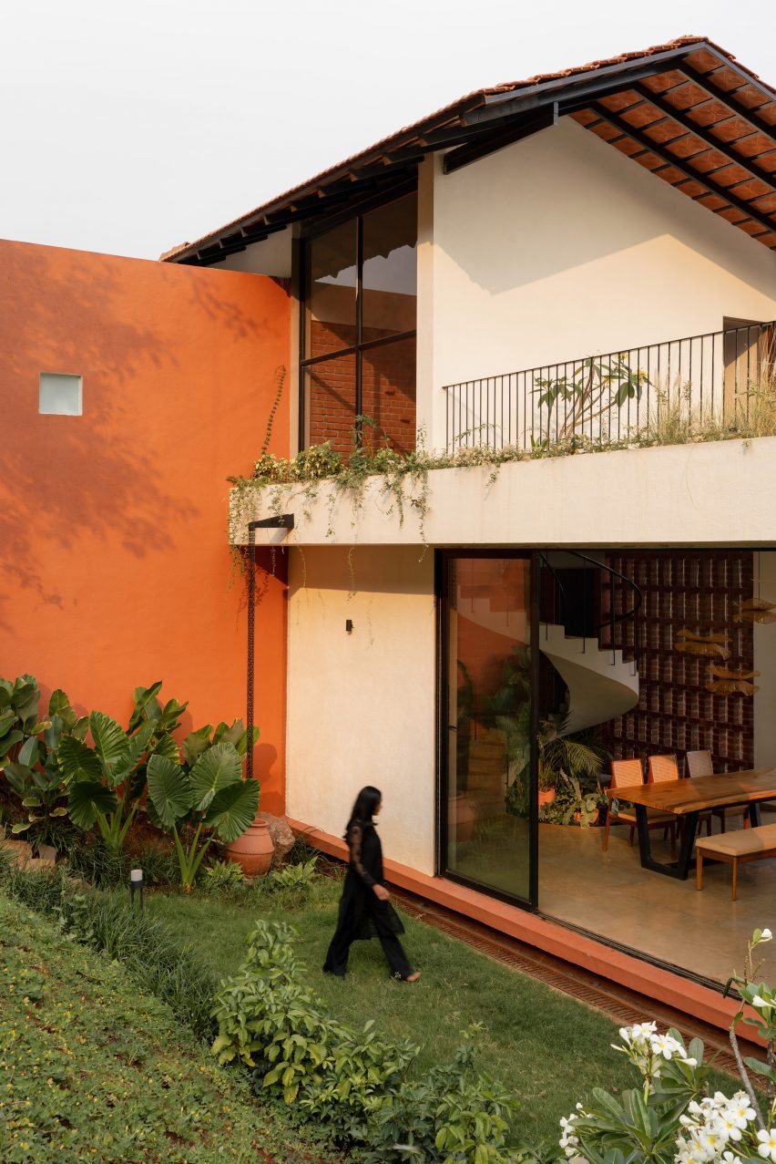 Villa Prakriti in India by UnTag