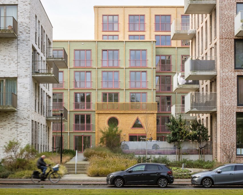 Volante social housing by Monadnock Architects