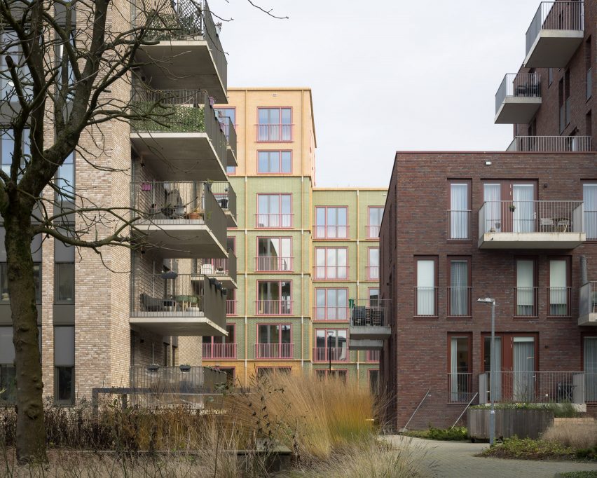 Volante social housing by Monadnock Architects
