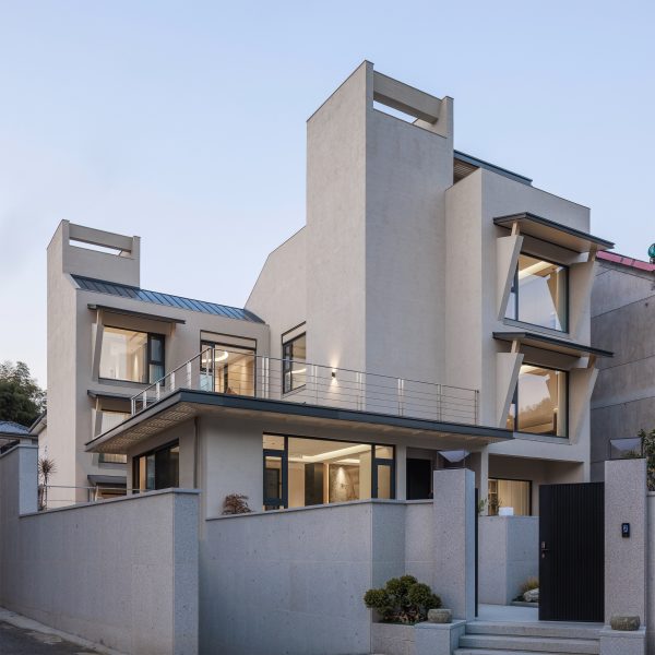 Courtyard House by TEDO