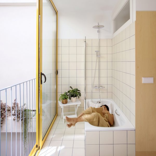 Bathroom with yellow ceramic tiles