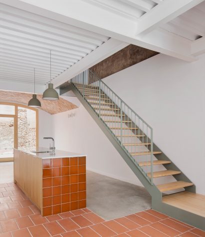 Space with orange-coloured tiles