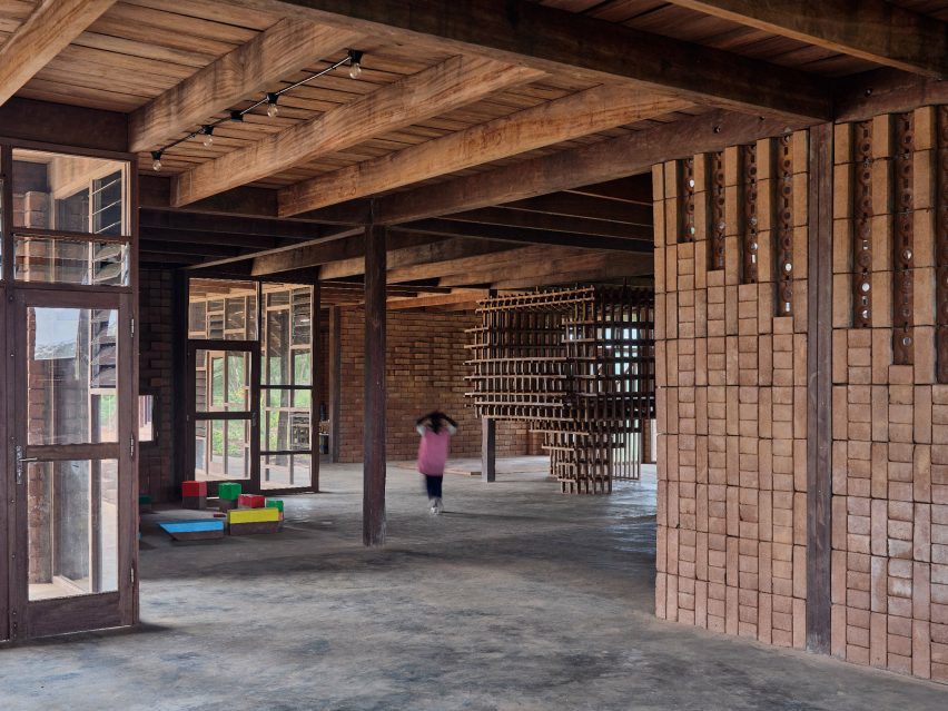 African Flow School in Cameroon by Urbanitree