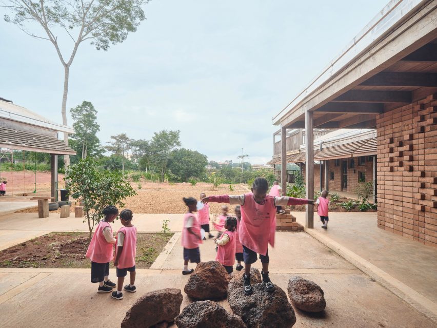 African Flow School in Cameroon by Urbanitree