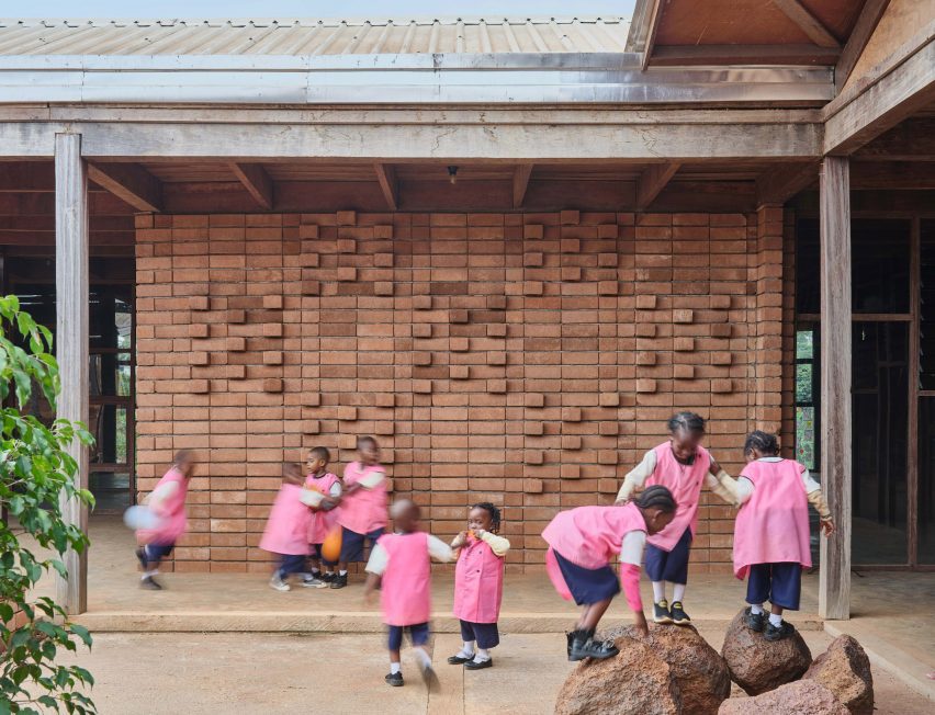 African Flow School in Cameroon by Urbanitree