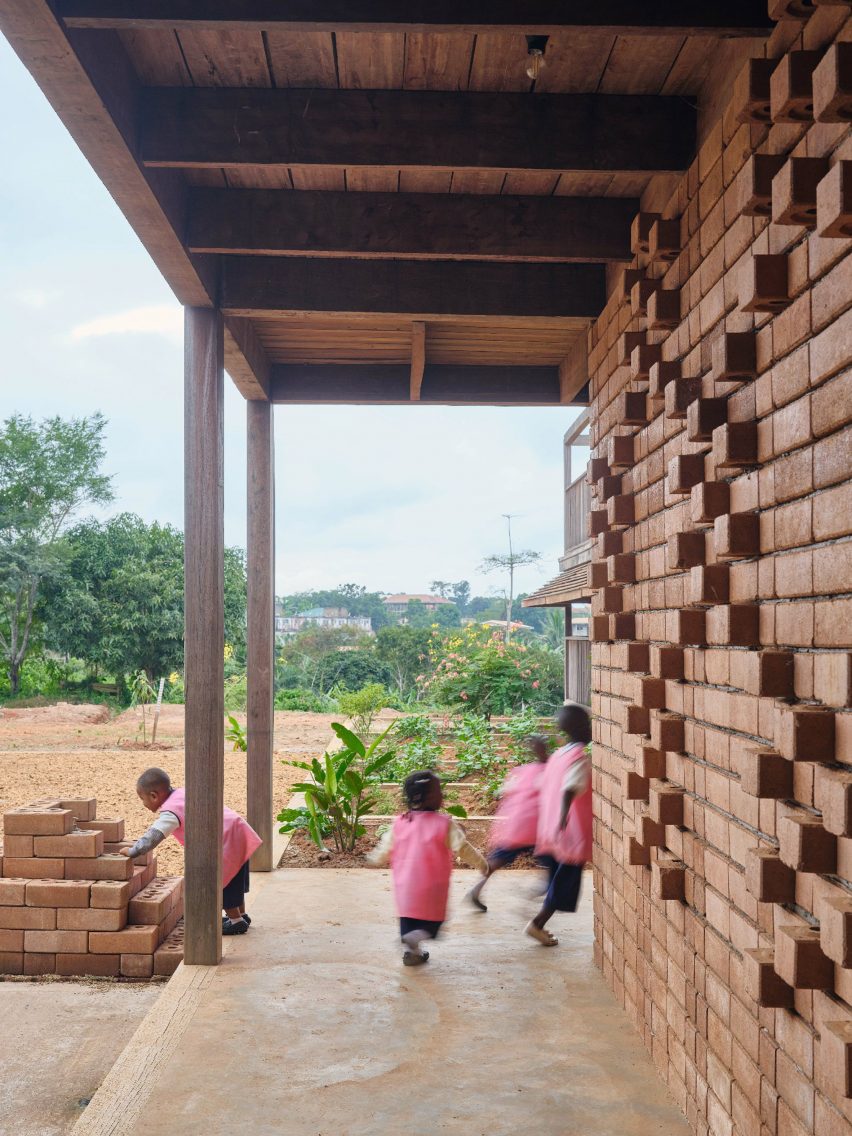 African Flow School in Cameroon by Urbanitree