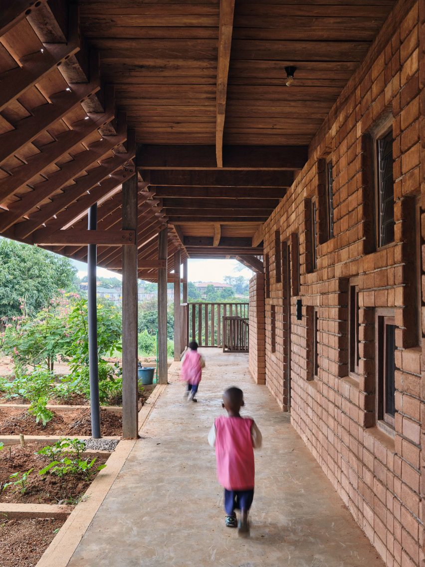 African Flow School in Cameroon by Urbanitree