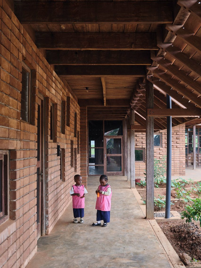 African Flow School in Cameroon by Urbanitree