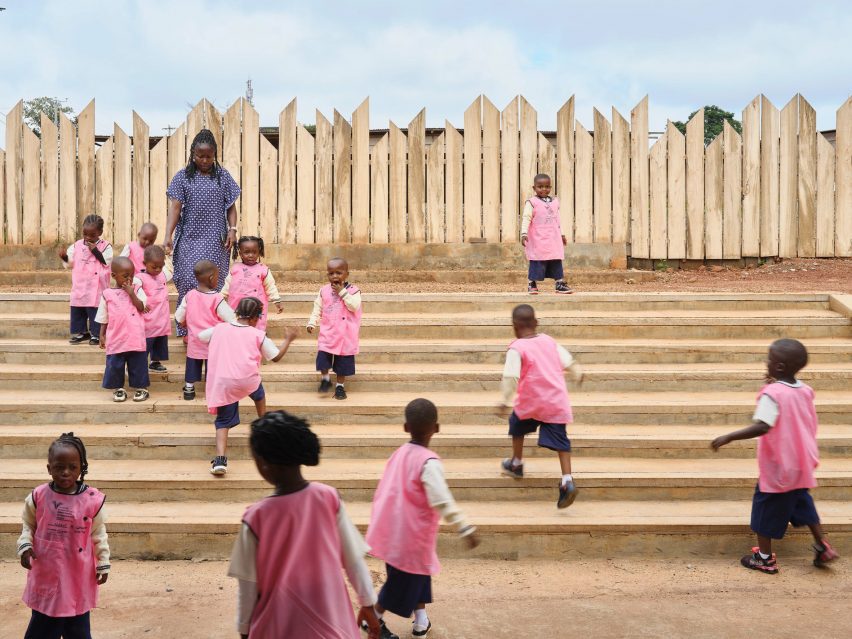 African Flow School in Cameroon by Urbanitree