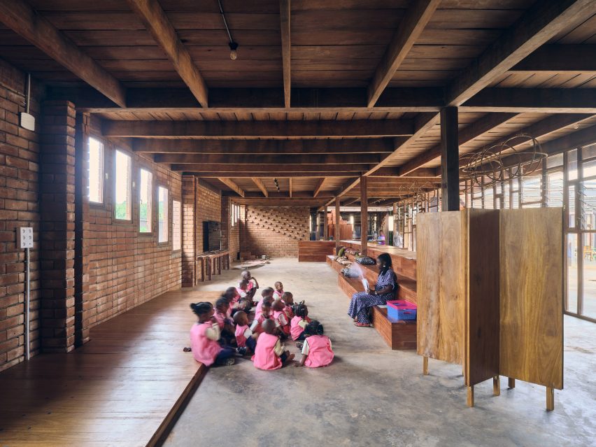 African Flow School in Cameroon by Urbanitree