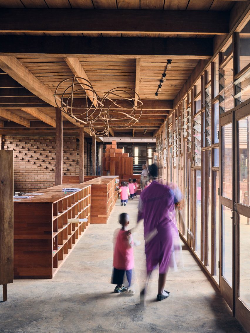 African Flow School in Cameroon by Urbanitree