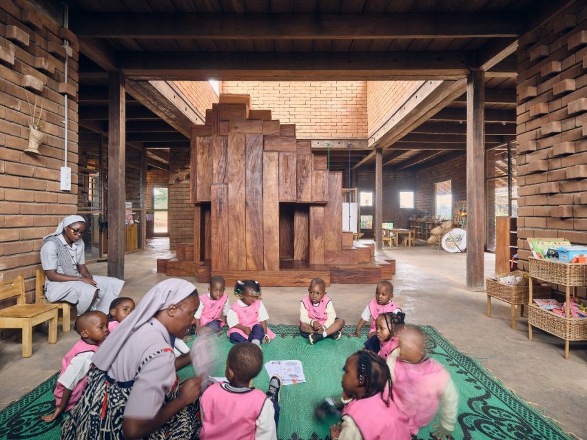 African Flow School in Cameroon by Urbanitree