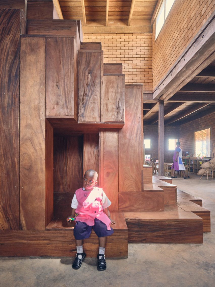 African Flow School in Cameroon by Urbanitree