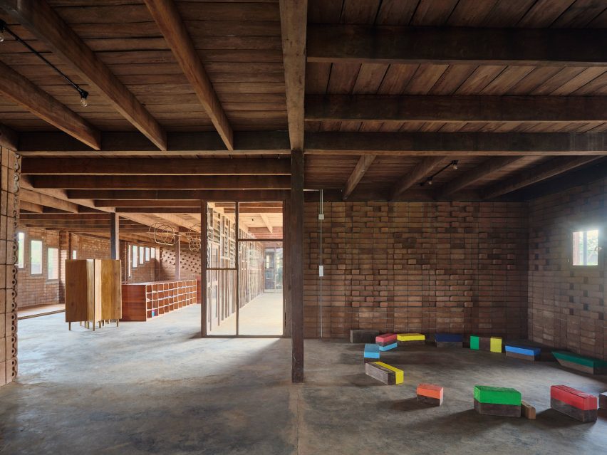 African Flow School in Cameroon by Urbanitree
